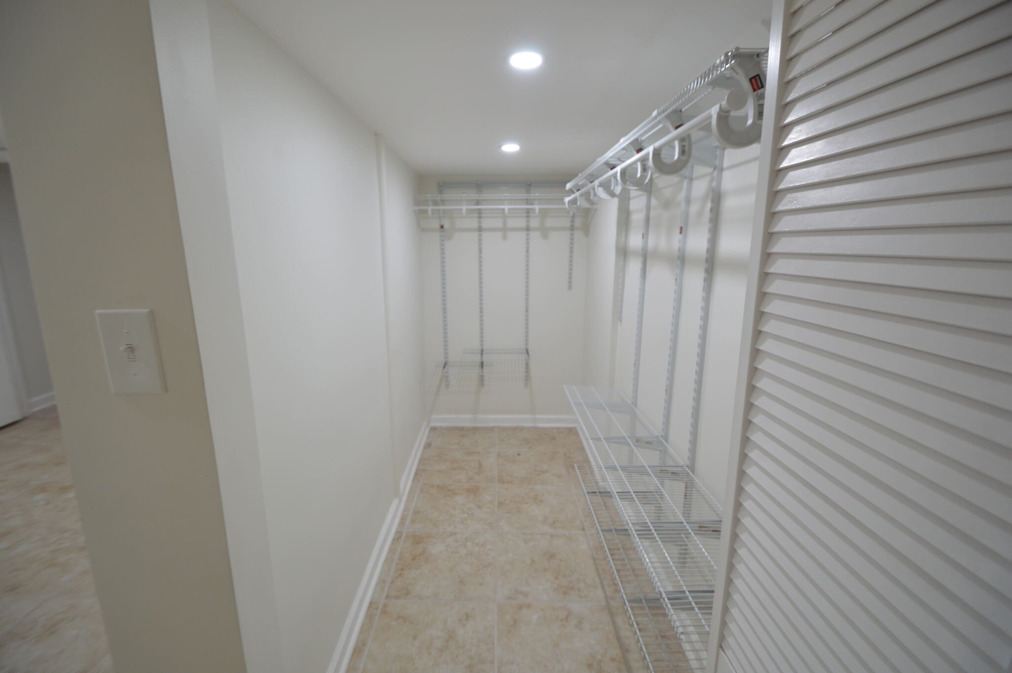 walk-in closet - 4015 Roberts Rd