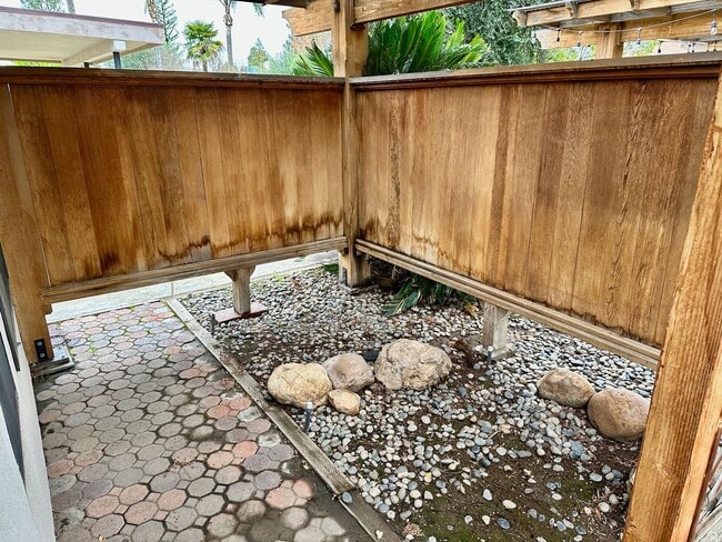 Building Photo - Haggin Oaks Cul De Sac Beauty! Best Schools and Shopping! 3Bed 2Bath $2,750Rent $2,750Deposit App...