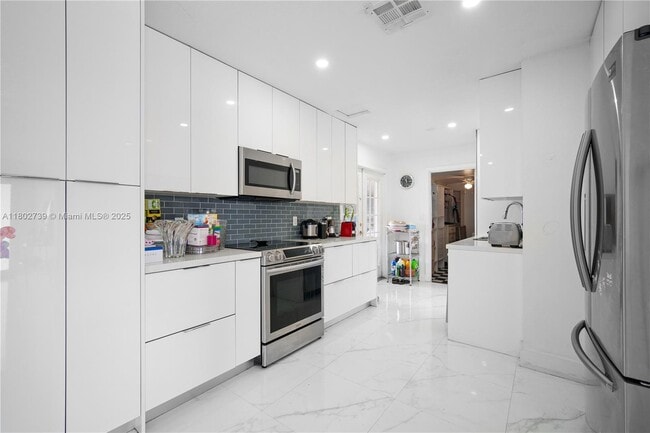 Building Photo - 1314 W 80th St