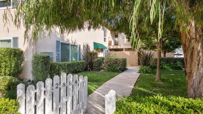 Building Photo - 2884 La Salle Ave