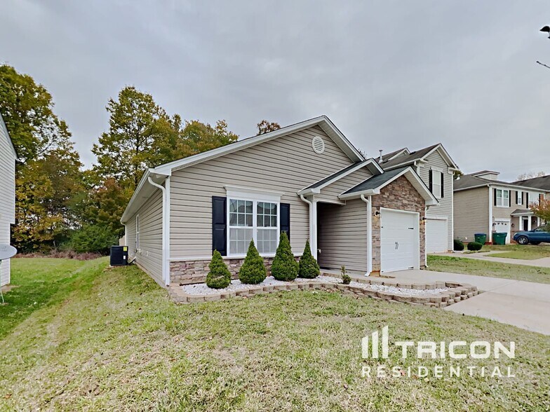 Primary Photo - 861 Bitting Hall Cir
