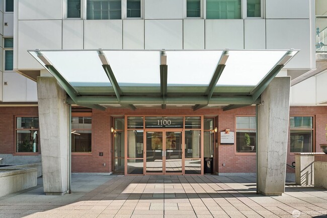 Building Photo - 2Bd/1.75Ba Bellevue Condo