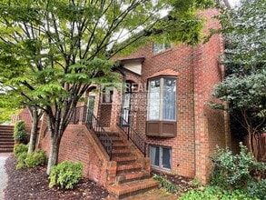 Building Photo - 621 Walker Ave