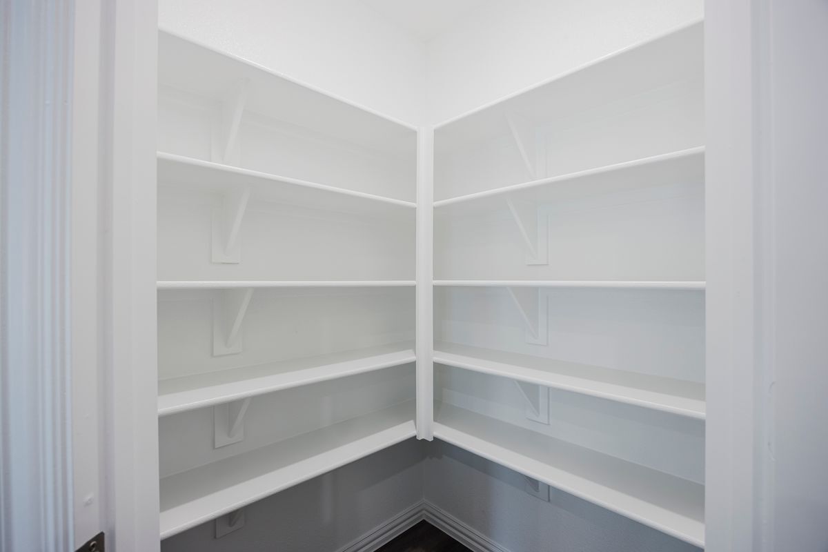 Building Photo - 2121 Gustavus Dr