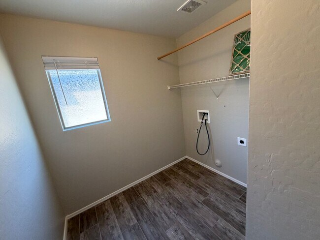 Building Photo - 3049 W Santa Cruz Ave