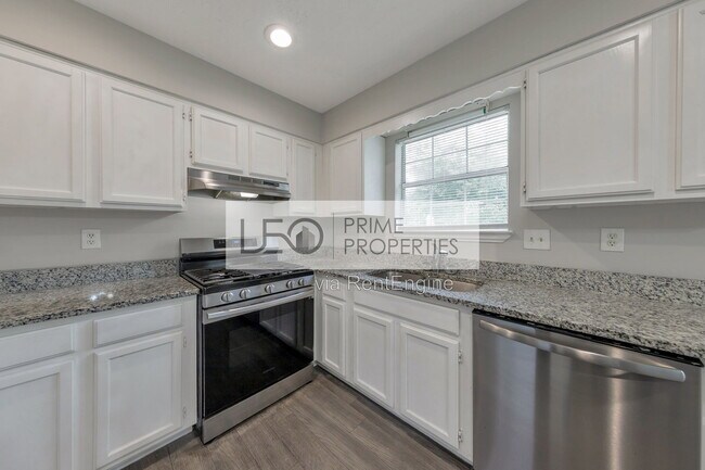 Building Photo - 1008 Huntington Trce SE