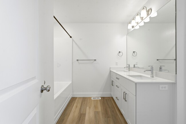 Building Photo - 613 W 550 N