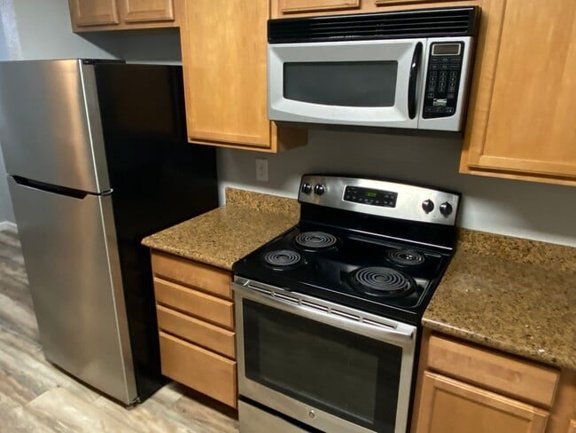 Building Photo - Cozy 3-Bedroom Condo with Washer/Dryer and...