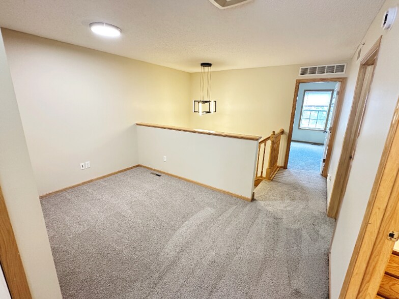 Building Photo - 1244 Chateau Ave