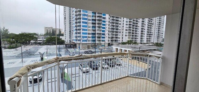 Building Photo - 18021 Biscayne Blvd