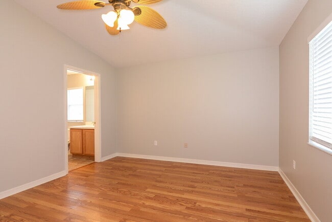 Building Photo - 30932 Midtown Ct