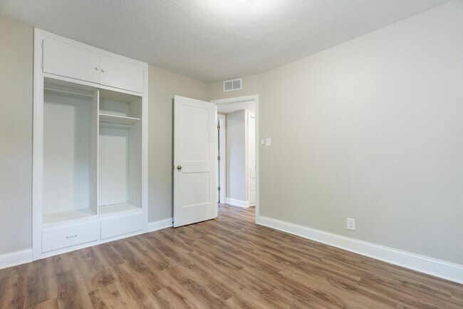 Building Photo - 2100 Delmore St