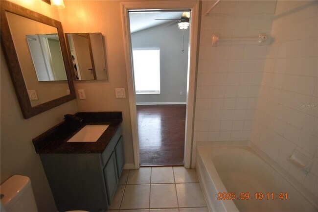 Building Photo - 12913 Lake Vista Dr