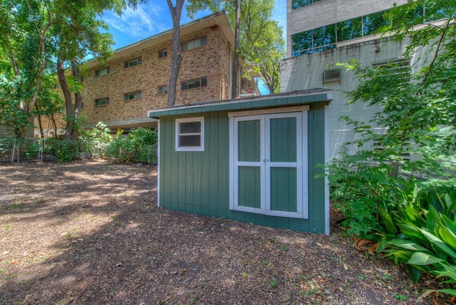 Building Photo - 3211 Hampton Rd