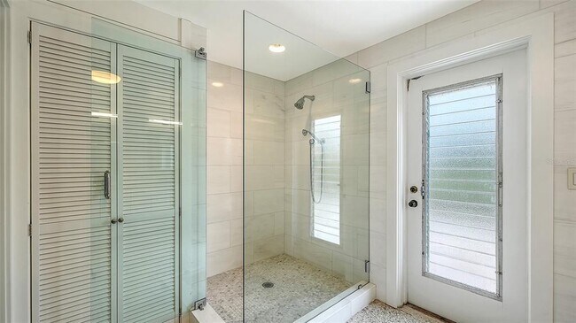 Building Photo - 7665 Sanderling Rd