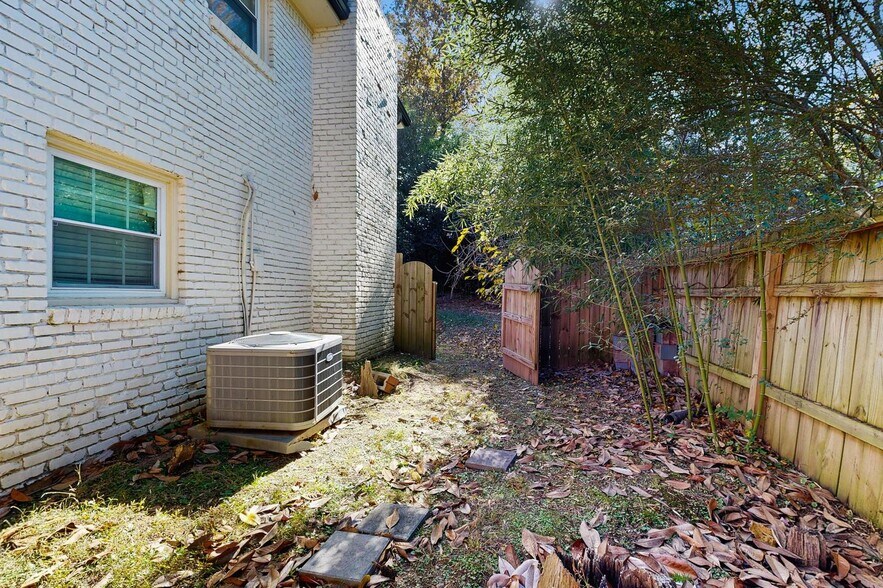 Building Photo - Bright, Spacious Stone Mountain Residence ...