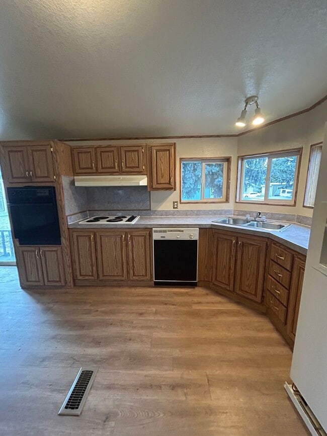 Building Photo - Renovated 3-Bedroom, 2-Bedroom Manufactured Home with a Spacious Yard in Hayden