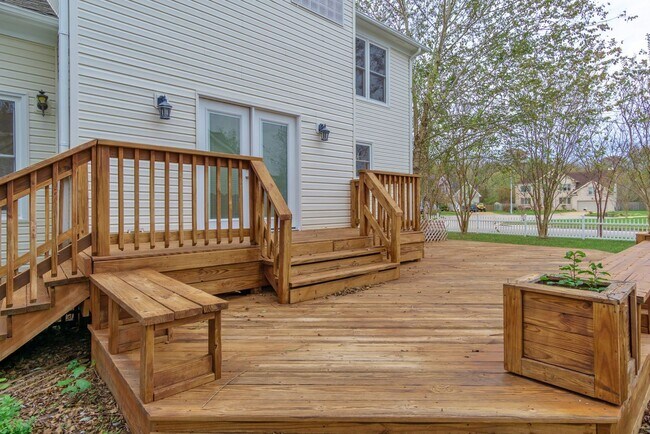 Building Photo - 3-Bedroom Home in Hillcrest Farms on Corne...