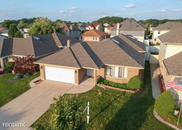 Building Photo - 4 br, 3 bath House - 10837 Lorel Avenue
