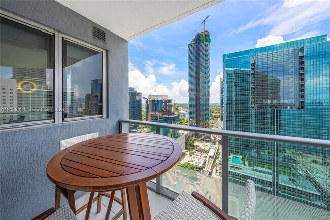 Building Photo - 1300 Brickell Bay Dr