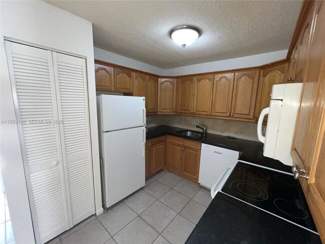 Building Photo - 1100 SE 4th Ave