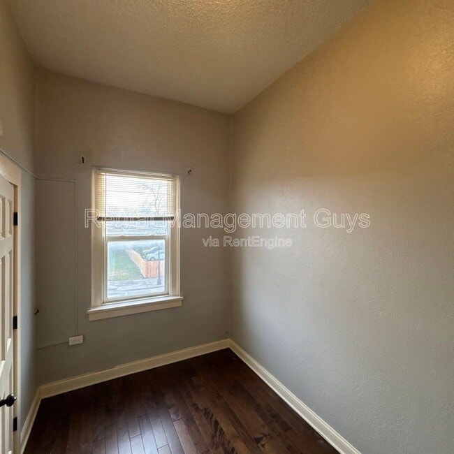 Building Photo - 1163 7th St W