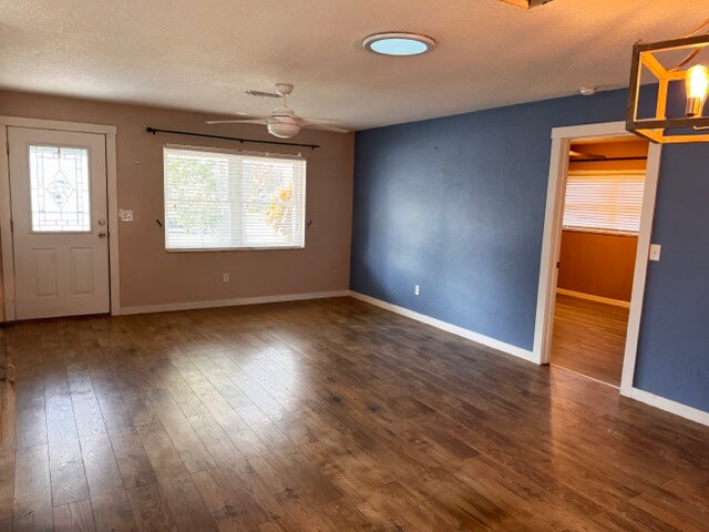 Building Photo - 1911 S Palomar Dr