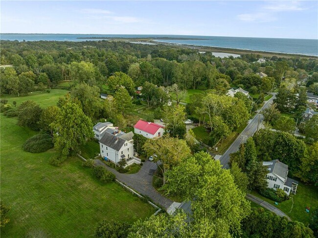 Primary Photo - 400 Paradise Ave