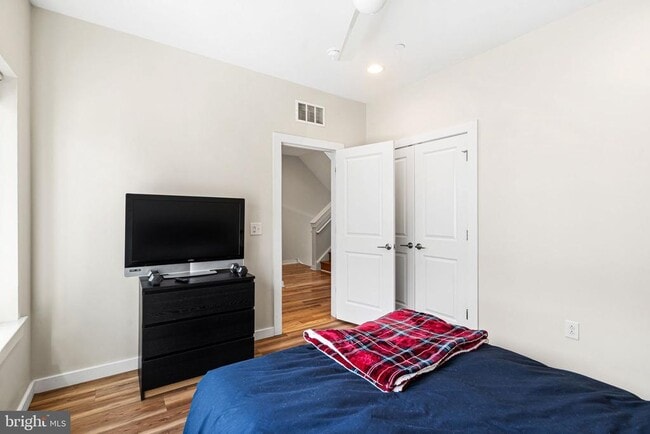 Building Photo - 2663 Amber St