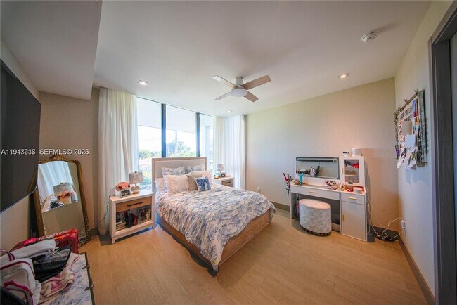 Building Photo - 7520 W Treasure Dr