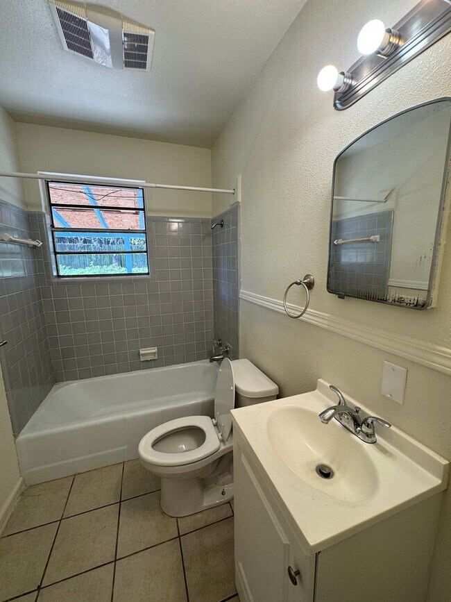 Building Photo - North-Shreveport Home Move-In Ready