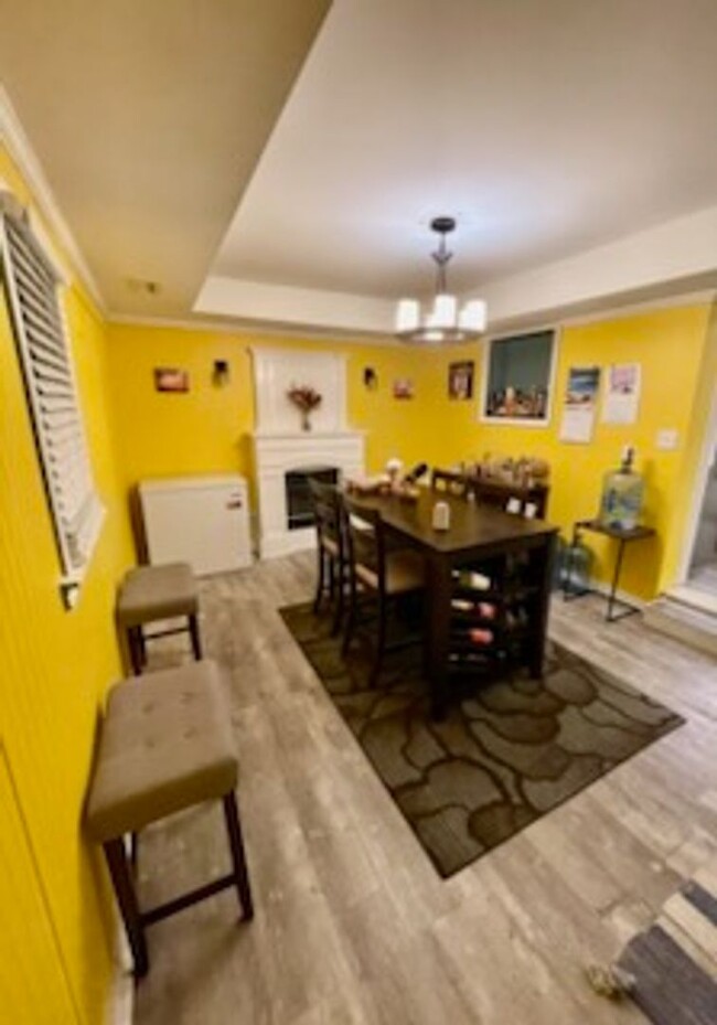 Building Photo - Welcome to this fully furnished 3 bedroom,...