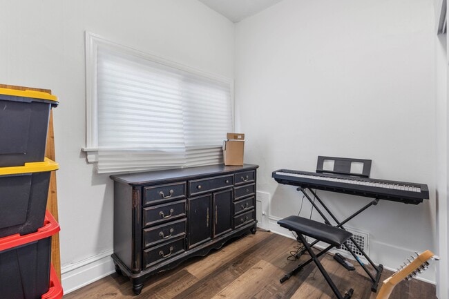 Building Photo - 722 S 700 E