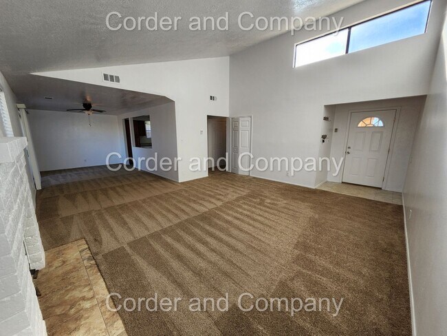 Building Photo - COMING SOON Nice 3 Bedroom, 1 3/4 Bathroom, 2 Car Garage and 1,452 Sq Ft. Home in Western Hills, ...