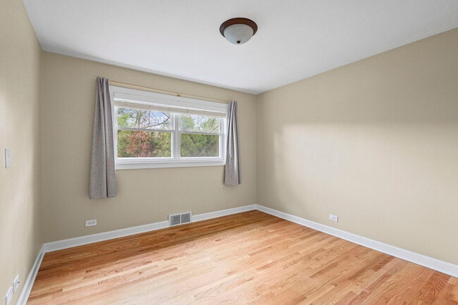 Building Photo - 29 Springlake Ave