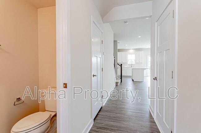 Building Photo - 127 Roseridge Dr