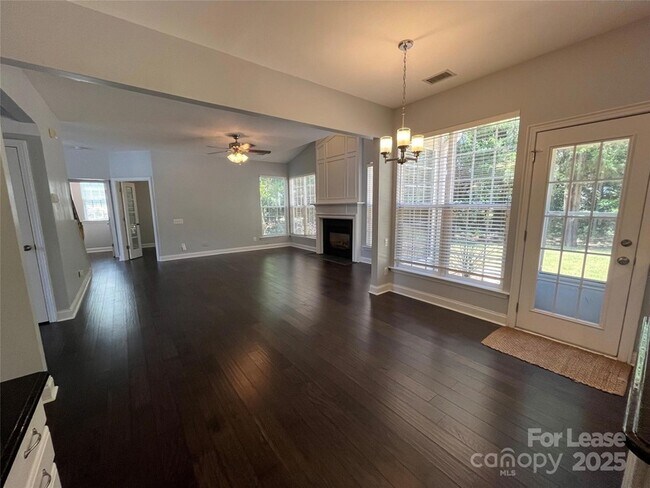 Building Photo - 8601 Fieldcroft Dr