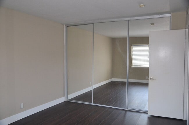 Building Photo - LEFFINGWELL #43 WHITTIER 90603 (2 BED / 2 BATH)