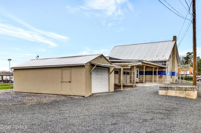 Building Photo - 1538 N Susquehanna Trail