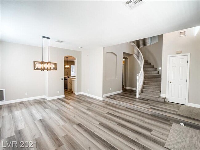 Building Photo - Coming Soon 8/1/25 - Beautiful Summerlin P...