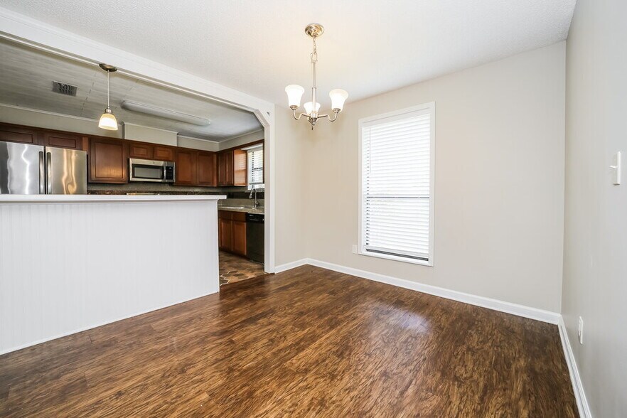 Building Photo - 3167 Laurel Grove S