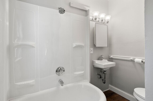 Building Photo - 2111 Madison St