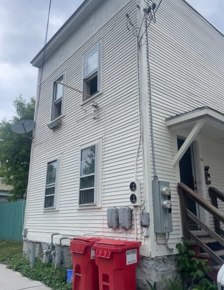 Building Photo - 10 Rose St