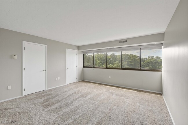 Building Photo - 12550 Lake Ave
