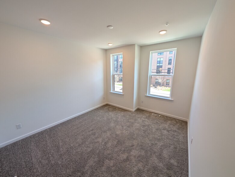 Building Photo - 400 Willow St