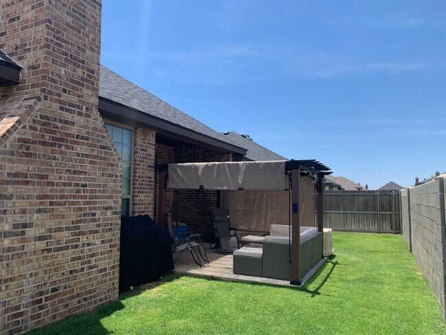 Building Photo - 1215 Desert Rose Dr