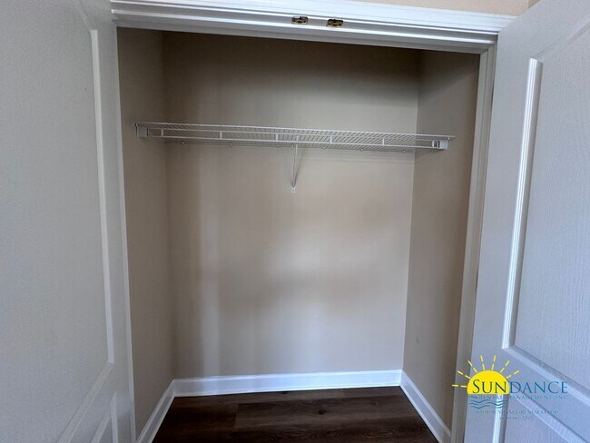 Building Photo - Spacious 3 Bedroom Home in Mary Esther!