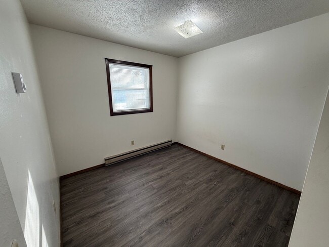 Building Photo - 422-428 8th Ave NE