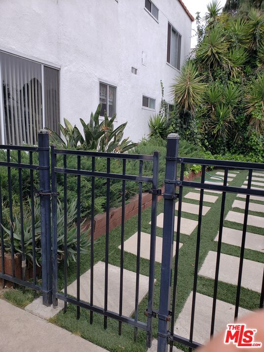 Building Photo - 5641 Halbrent Ave