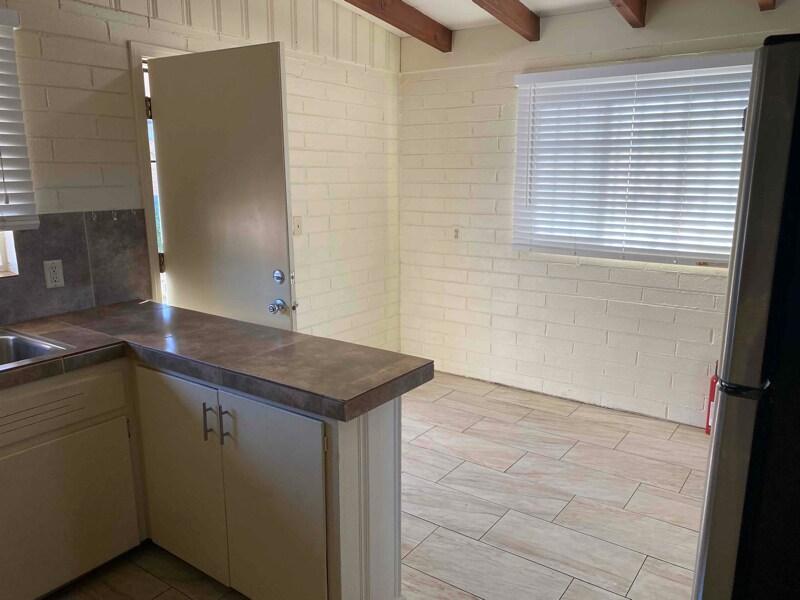 Building Photo - 732 E Waverly St